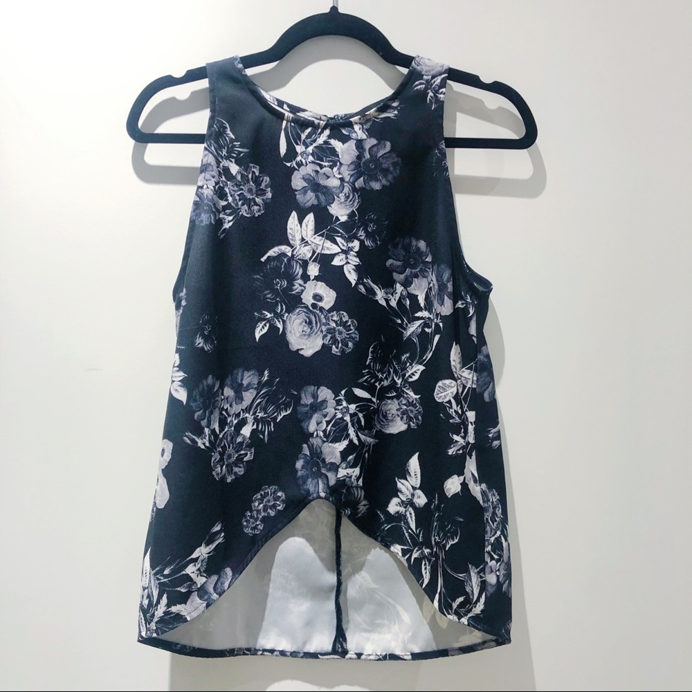 Cute rose printed blouse, barely worn